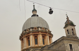 Historical and Street Food Tour of Naples with Six Food Tasting Stops